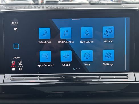 Certified 2025 Volkswagen Atlas SE w/ Panoramic Sunroof Package image 14