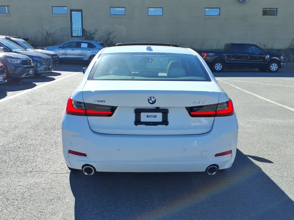 Used 2023 BMW 330i xDrive Sedan w/ Driving Assistance Package AWD/4WD image 7