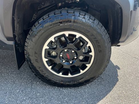 Used 2025 Toyota Tacoma TRD Off-Road AWD/4WD image 24