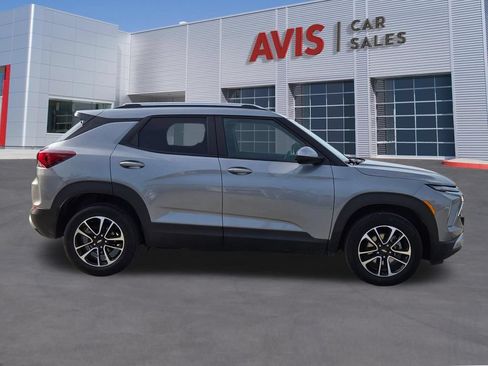 Used 2025 Chevrolet TrailBlazer LT AWD/4WD image 5