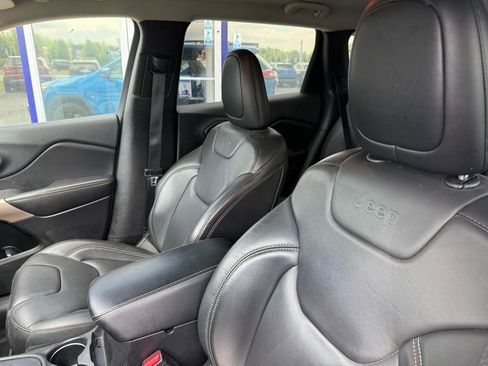 Used 2018 Jeep Cherokee Limited w/ High Altitude Package AWD/4WD image 11