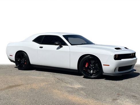Used 2019 Dodge Challenger SRT Hellcat Redeye image 2