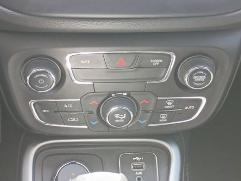 Used 2021 Jeep Compass Latitude AWD/4WD image 24