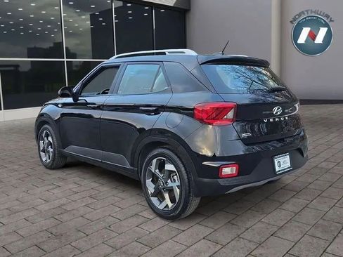 Used 2023 Hyundai Venue SEL image 3