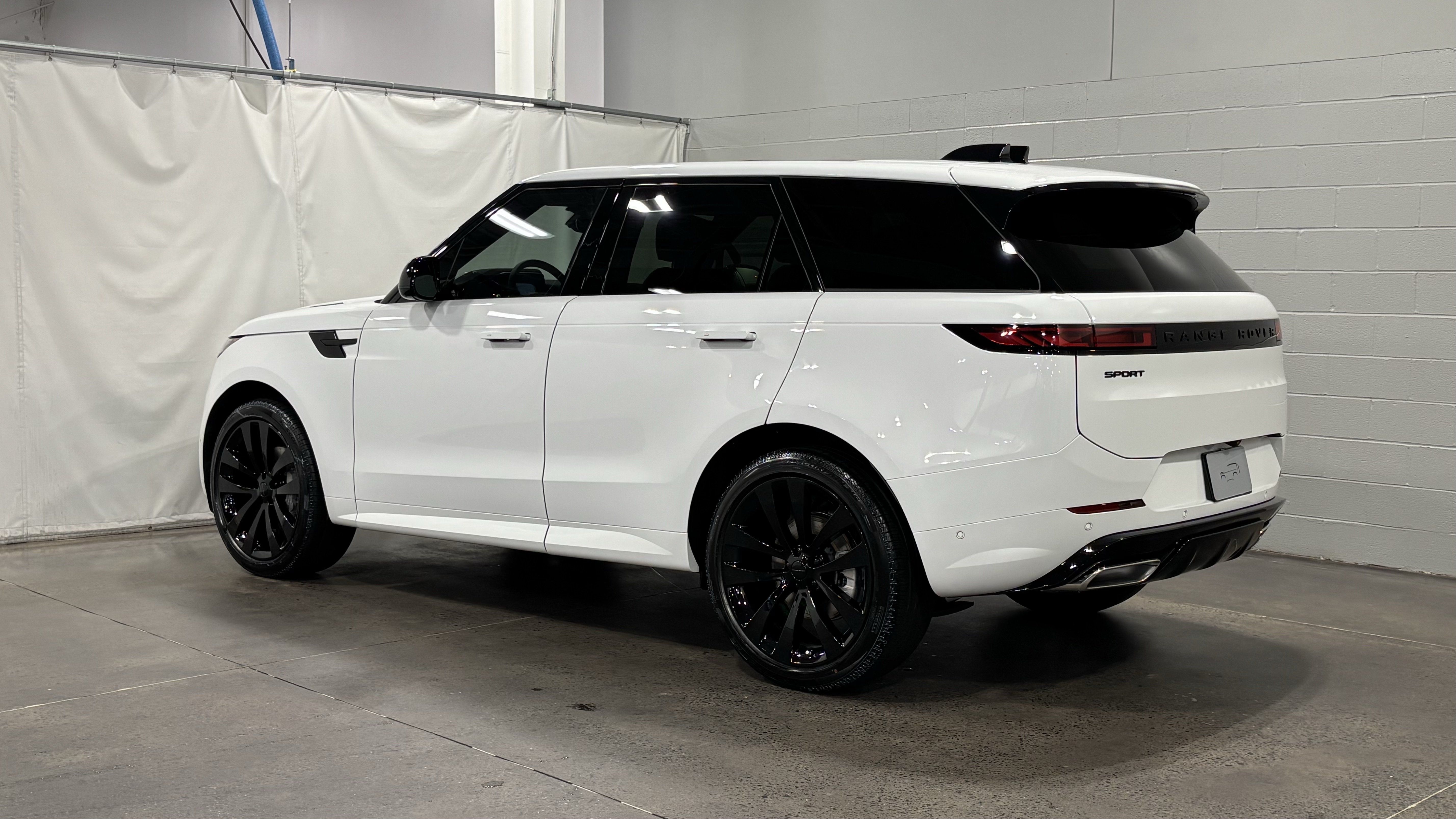New 2026 Land Rover Range Rover Sport Dynamic SE AWD/4WD image 12