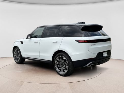 Used 2026 Land Rover Range Rover Sport SE AWD/4WD image 3