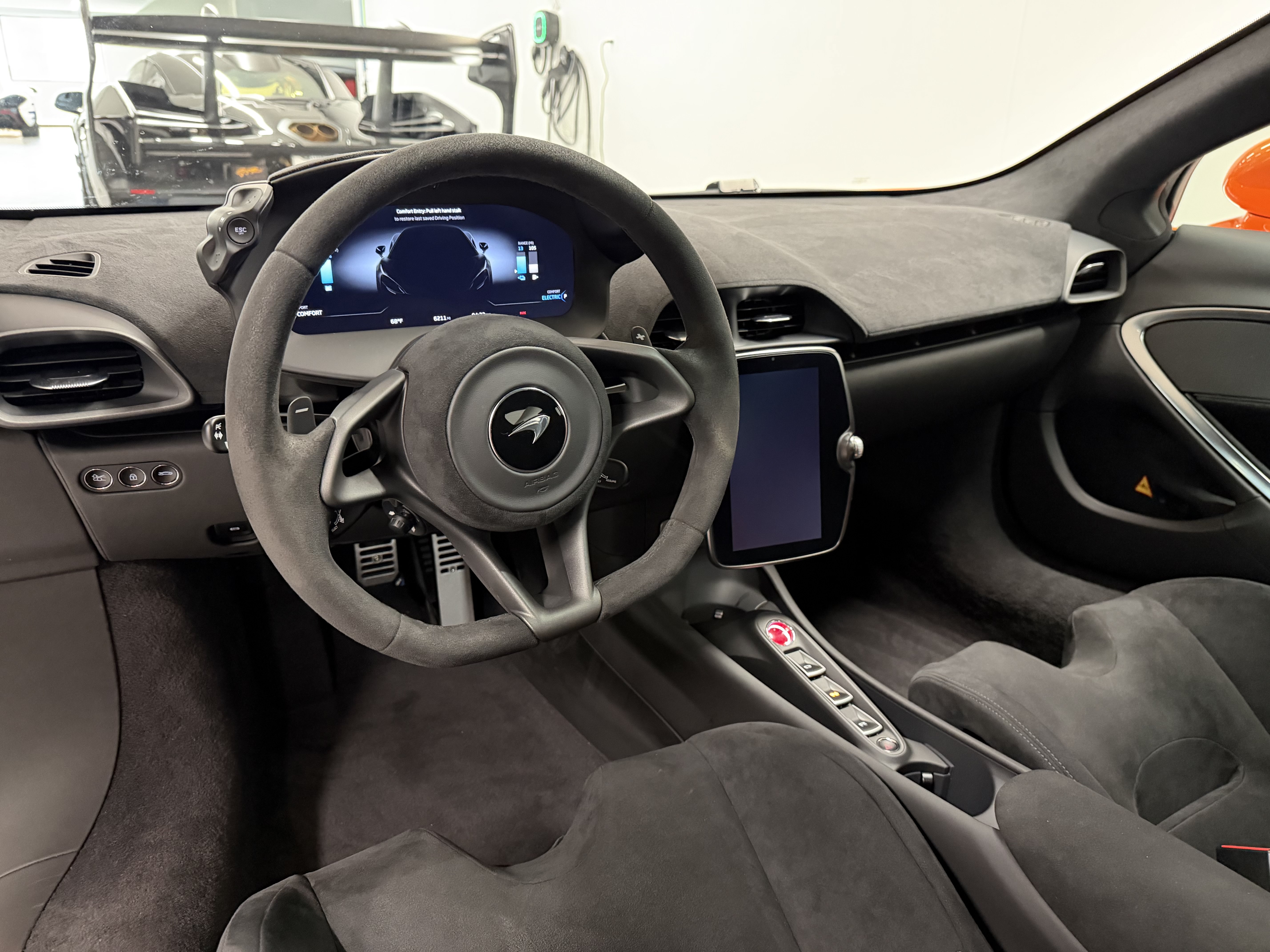Used 2023 McLaren Artura RWD image 10