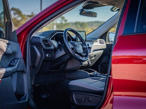 Certified 2021 Ford Escape SE w/ SE Sport Appearance Package image 17