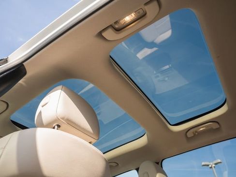 Used 2022 Mercedes-Benz GLB 250 4MATIC image 34