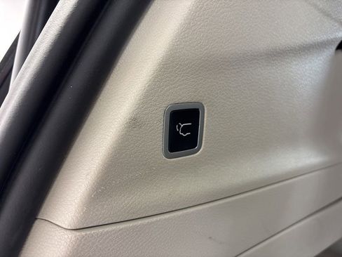 Used 2023 Chrysler Pacifica Touring-L FWD image 60
