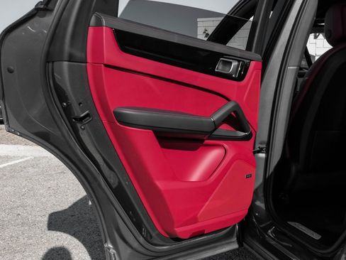 Used 2019 Porsche Cayenne image 59