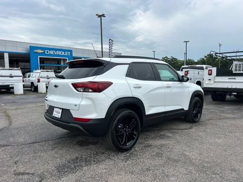 New 2026 Chevrolet TrailBlazer LT w/ Midnight Edition FWD image 3