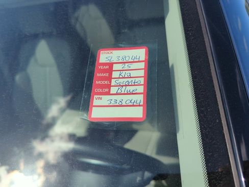 Certified 2025 Kia Sorento S w/ Panoramic Sunroof Package image 6