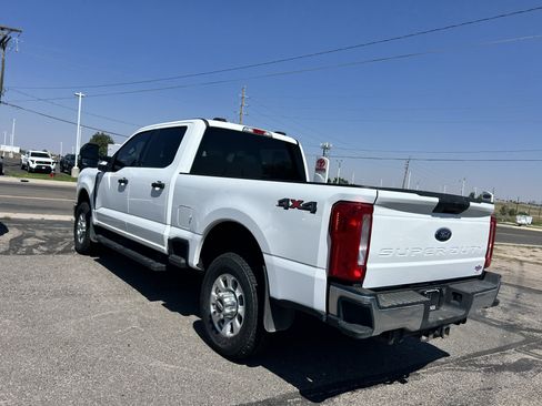 Used 2023 Ford F250 XLT AWD/4WD image 4
