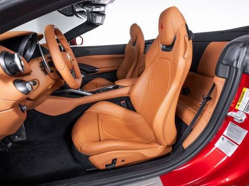 Certified 2019 Ferrari Portofino image 4