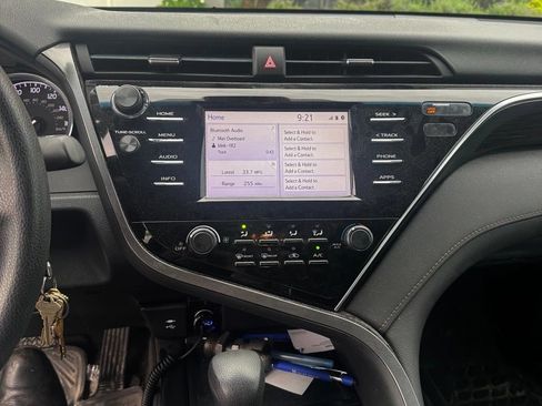 Used 2018 Toyota Camry LE FWD image 9