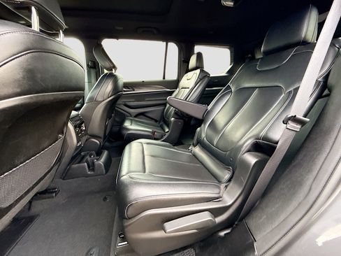 Used 2024 Jeep Grand Cherokee L Limited w/ Luxury Tech Group II image 21