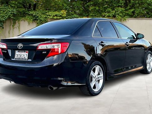 Used 2014 Toyota Camry SE image 5