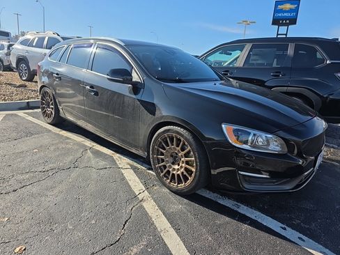 Used 2015 Volvo V60 T5 Platinum image 3