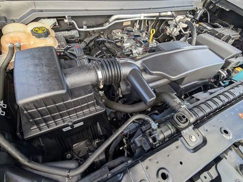 Used 2022 Chevrolet Colorado W/T w/ Custom Special Edition image 15