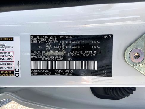 Used 2025 Toyota 4Runner SR5 AWD/4WD image 36