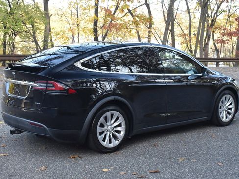 Used 2018 Tesla Model X 75D image 9