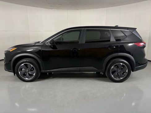 Used 2024 Nissan Rogue SV FWD image 5