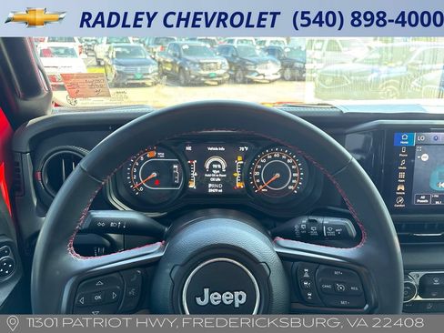 Used 2024 Jeep Wrangler Unlimited Rubicon AWD/4WD image 6
