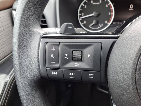 Used 2023 Nissan Rogue SV AWD/4WD image 14