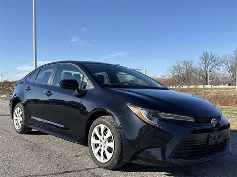 Used 2024 Toyota Corolla LE image 2