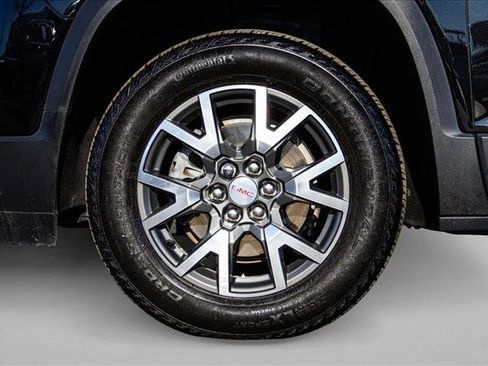 Used 2023 GMC Acadia SLE w/ Driver Convenience Package image 9