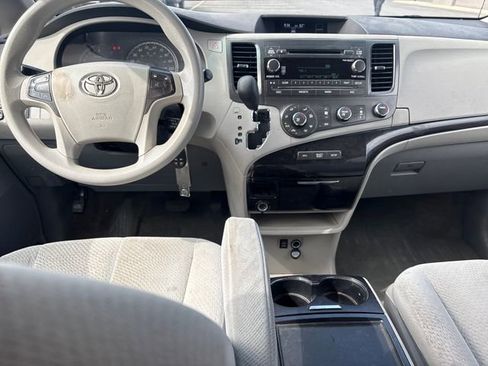 Used 2012 Toyota Sienna LE FWD image 12