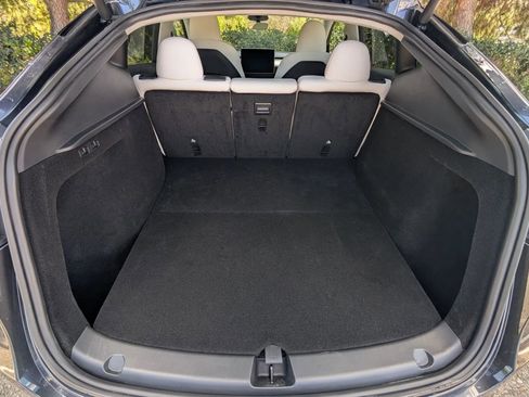 Used 2024 Tesla Model Y Long Range image 9