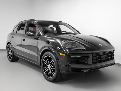 Used 2025 Porsche Cayenne image 10