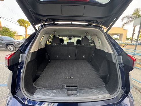 Used 2025 Nissan Rogue SV image 33