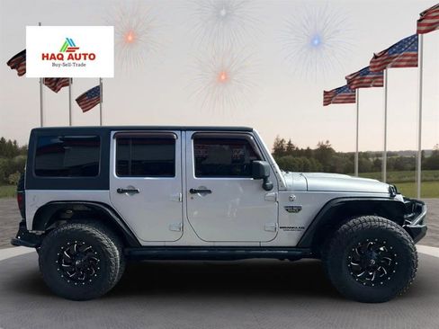 Used 2012 Jeep Wrangler Unlimited Rubicon image 4