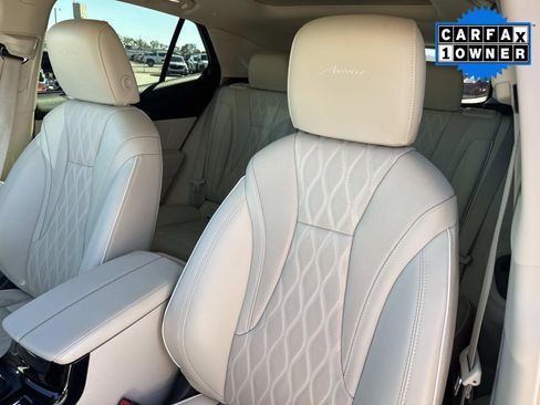 Used 2023 Buick Envision Avenir image 25