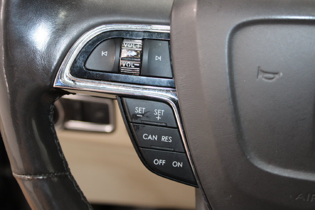 Used 2018 Lincoln Navigator Select RWD image 19