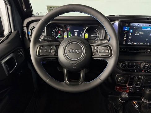 Used 2025 Jeep Wrangler Unlimited Rubicon 4xe w/ Safety Group AWD/4WD image 13