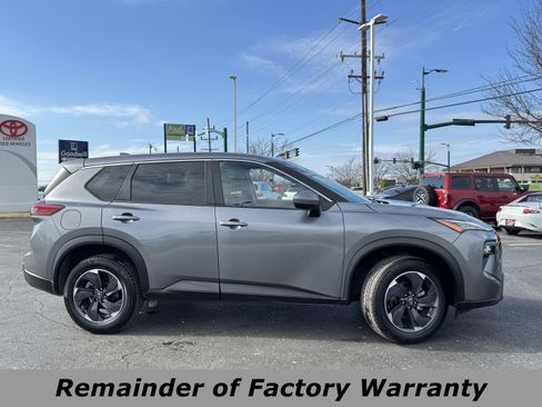 Used 2024 Nissan Rogue SV image 2