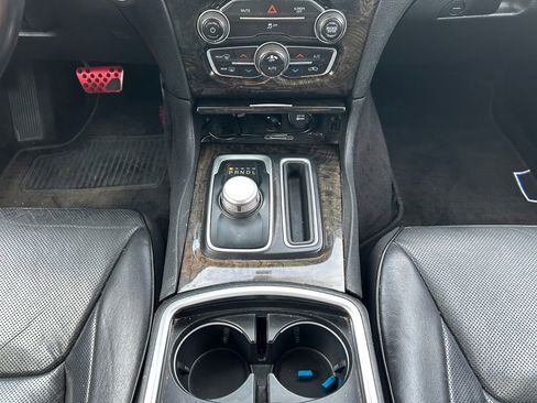 Used 2018 Chrysler 300 Limited AWD/4WD image 12