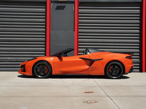 Used 2025 Chevrolet Corvette E-Ray w/ Stealth Interior Trim Package AWD/4WD image 4