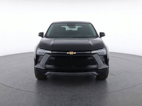 Used 2025 Chevrolet Blazer LT image 2