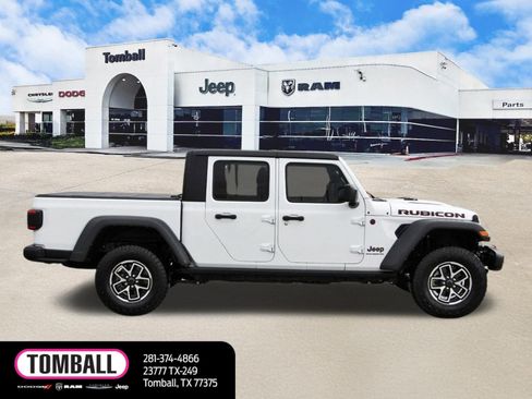 Used 2024 Jeep Gladiator Rubicon w/ Technology Group image 8