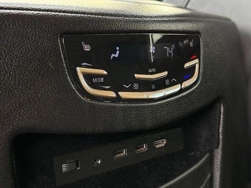 Used 2018 Cadillac Escalade ESV Premium Luxury AWD/4WD image 38