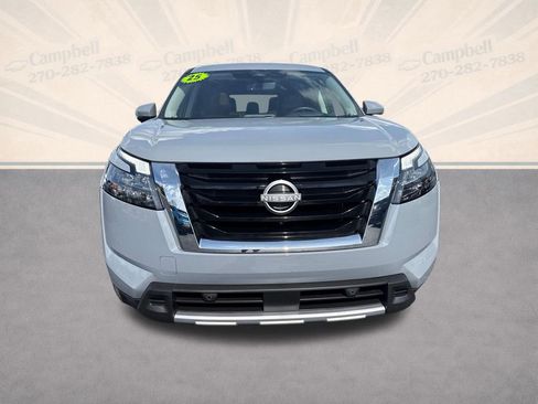 Used 2025 Nissan Pathfinder Platinum image 9