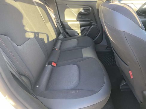 Used 2023 Jeep Renegade Trailhawk AWD/4WD image 17