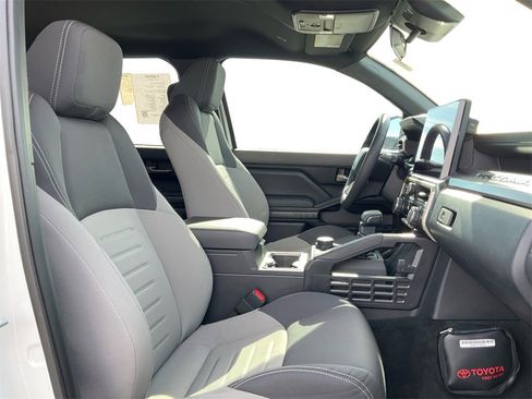 Used 2025 Toyota Tacoma TRD Sport image 23