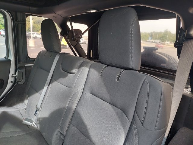 Used 2020 Jeep Wrangler Unlimited Sahara AWD/4WD image 30