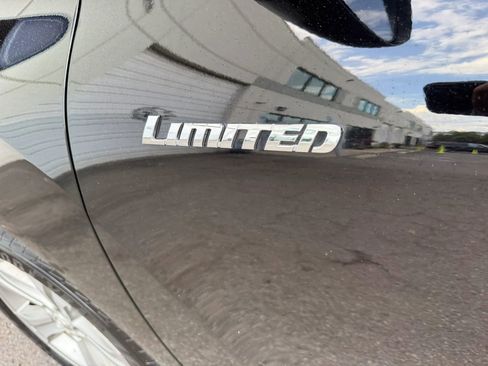 Used 2012 Toyota Highlander Limited w/ Tow Pkg AWD/4WD image 32